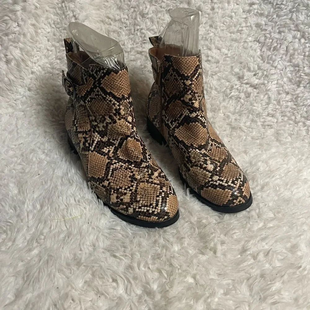 Masseys synthetic snake skin print ankle boots side zipper &buckle accent SZ9.5